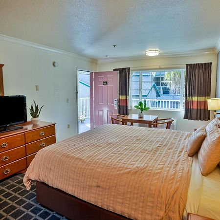 Creekside Inn & Suites Уилиц Екстериор снимка