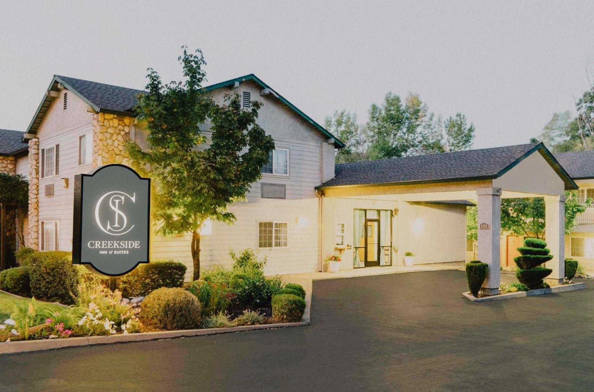 Creekside Inn & Suites Уилиц Екстериор снимка