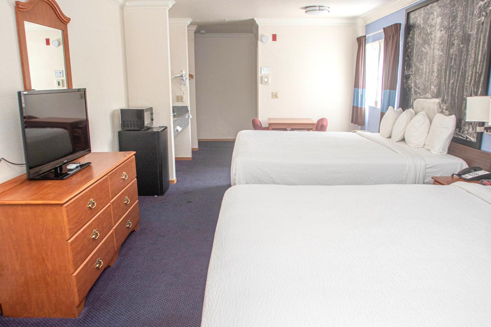 Creekside Inn & Suites Уилиц Екстериор снимка