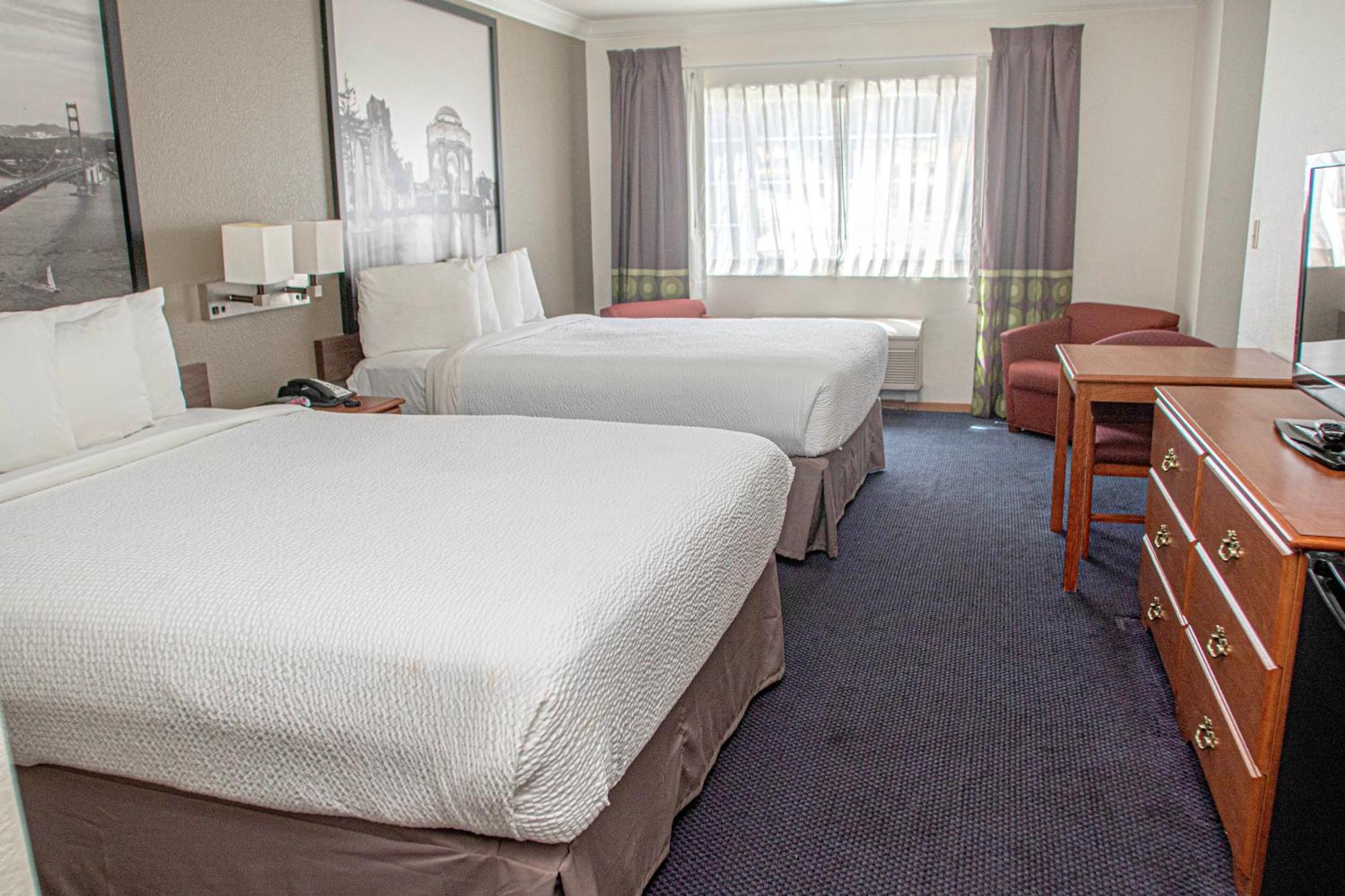 Creekside Inn & Suites Уилиц Екстериор снимка