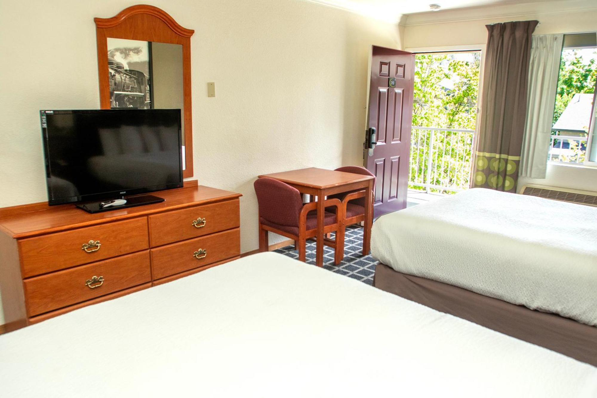 Creekside Inn & Suites Уилиц Екстериор снимка