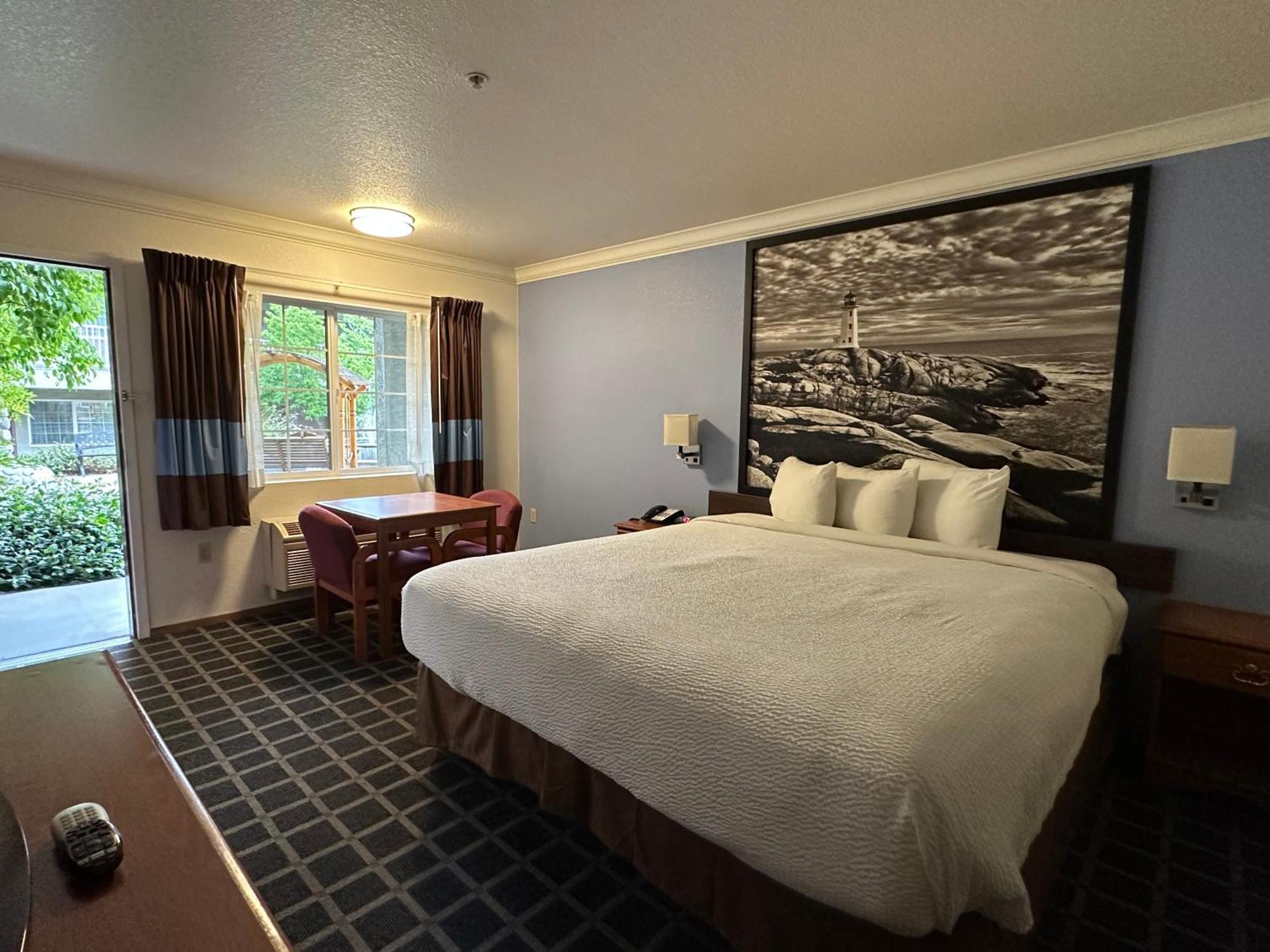 Creekside Inn & Suites Уилиц Екстериор снимка
