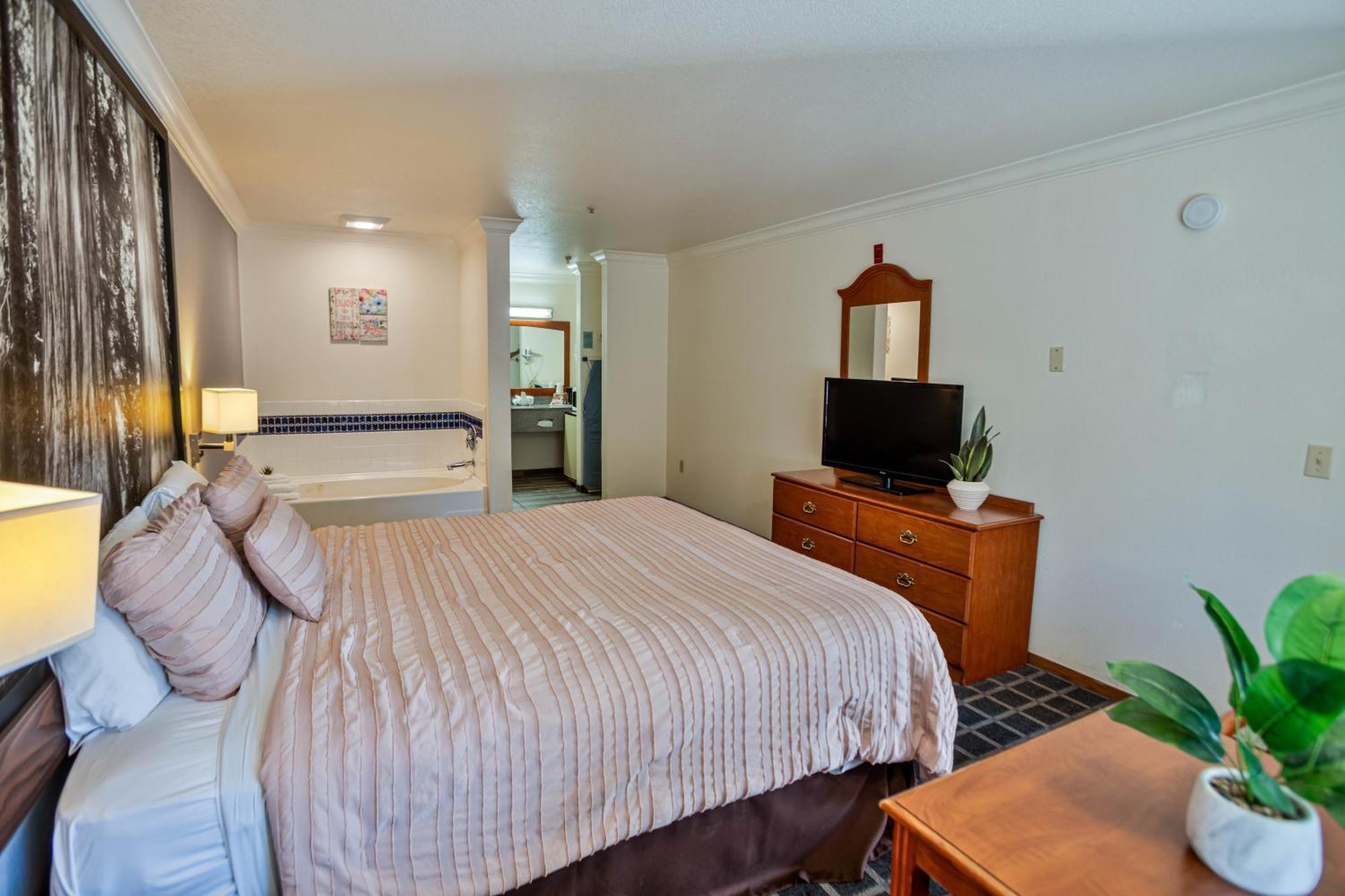 Creekside Inn & Suites Уилиц Екстериор снимка