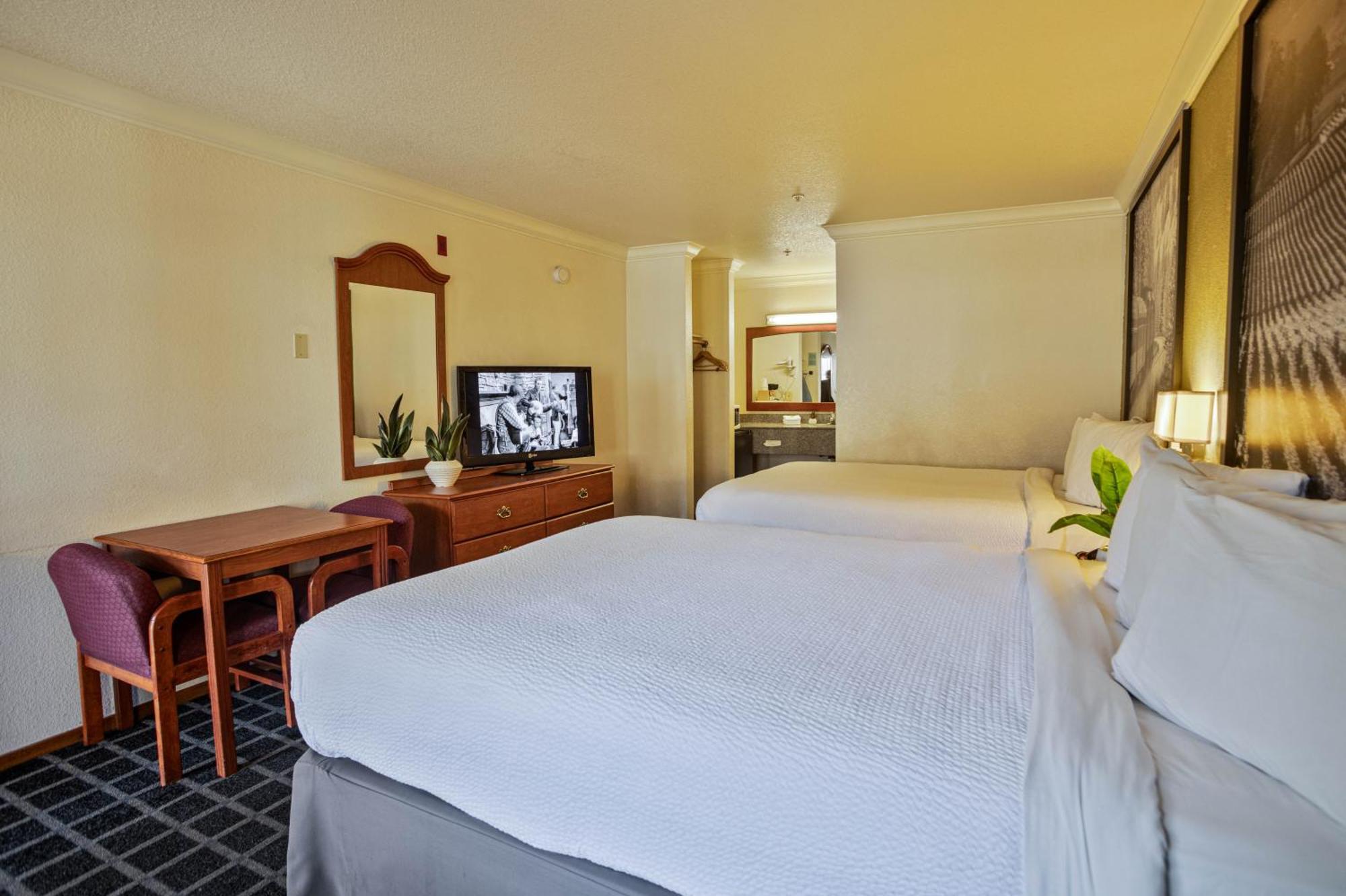 Creekside Inn & Suites Уилиц Екстериор снимка
