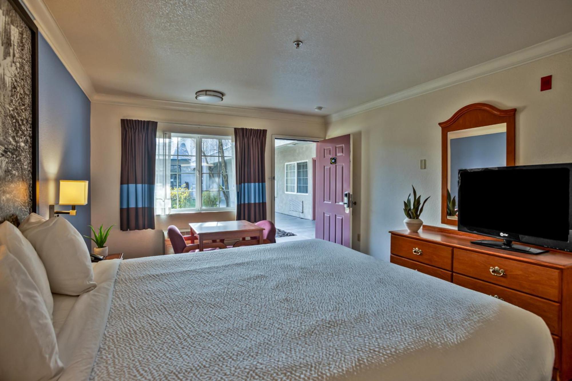 Creekside Inn & Suites Уилиц Екстериор снимка