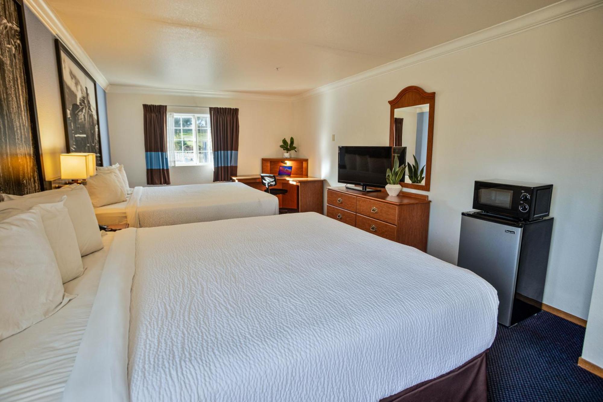 Creekside Inn & Suites Уилиц Екстериор снимка