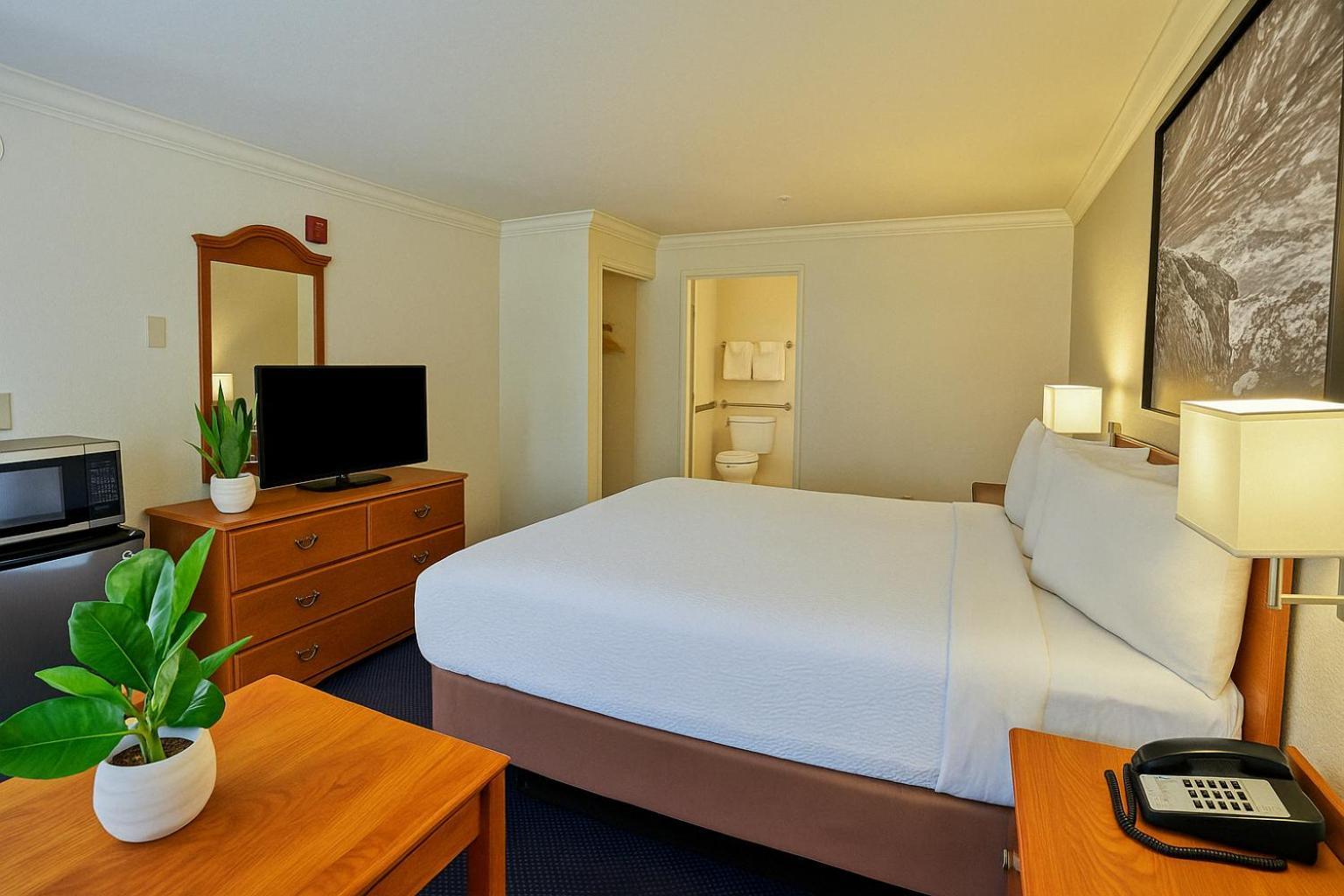 Creekside Inn & Suites Уилиц Екстериор снимка